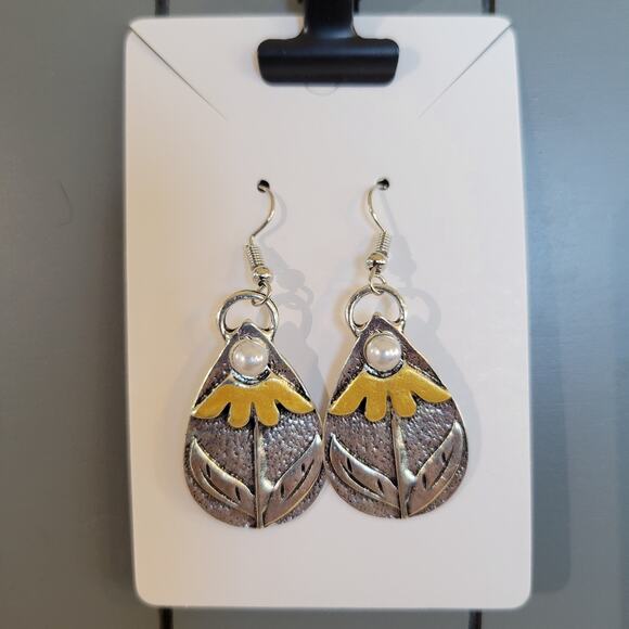 Dangle Earrings Silver Tone Teardrop Floral Yellow Enamel & Faux Pearl Gift Bag - Picture 3 of 7